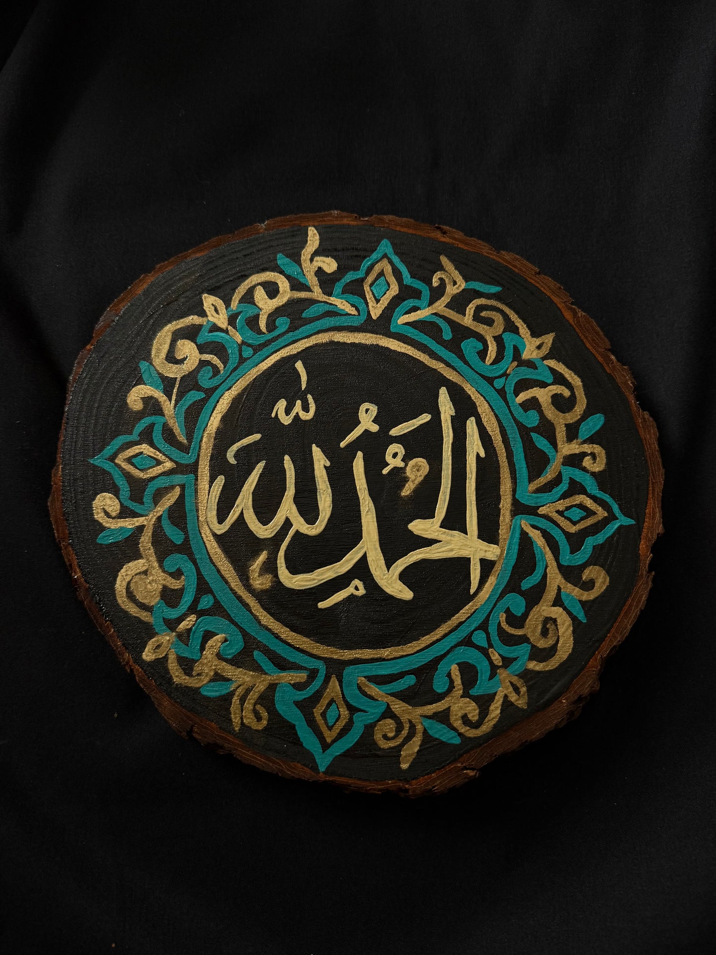 “Alhamdulillah” – Original Wooden Texture Gold Leaf Painting (20cm Round)